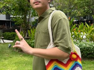 Rainbow Bag ขนาด: 14*14 นิ้ว สายยาว 20 นิ้ว Free: ที่ห้อยกระเป๋าดอกไม้ หรือ พู่ ราคา: สีขาว 439 บาท